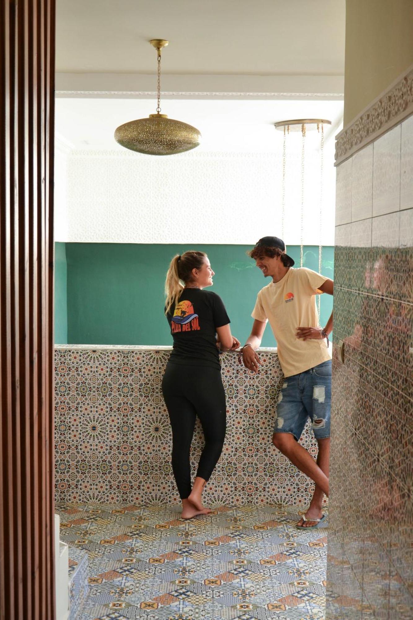 Playa Del Sol Surf House Hostel Tamraght Bagian luar foto
