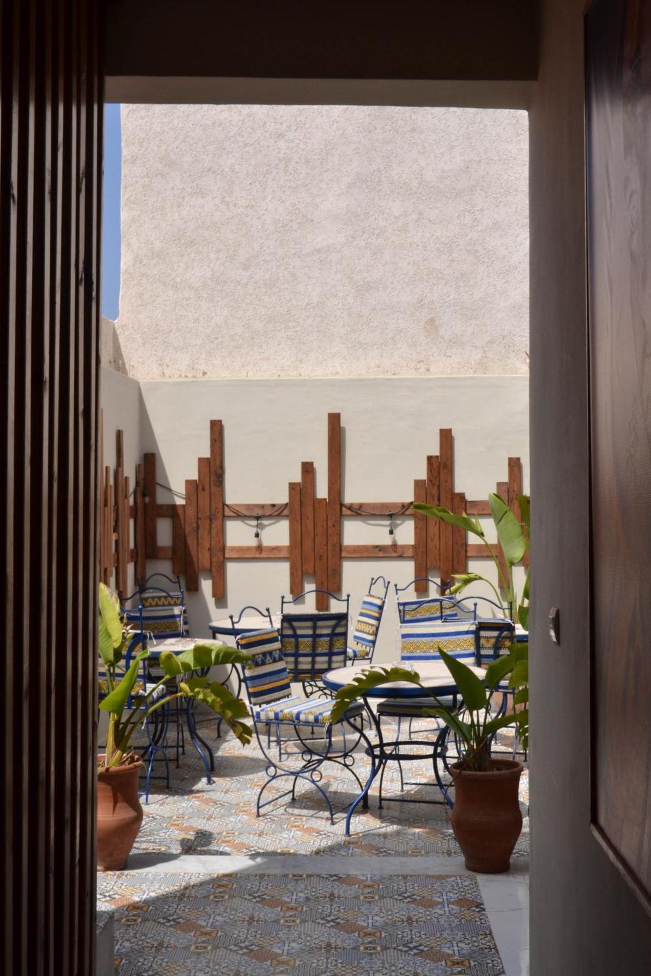 Playa Del Sol Surf House Hostel Tamraght Bagian luar foto